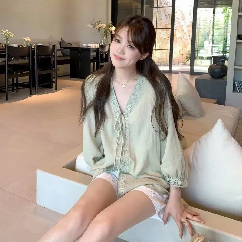 Women's Light Green V-Neck Blo - Tie Front Shirt 评论和价格