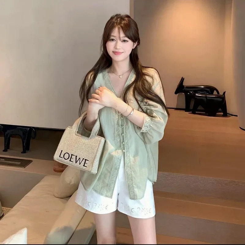 Women's Light Green V-Neck Blo - Tie Front Shirt 评论和价格